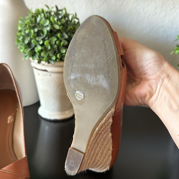 Banana Republic Women’s Brand Wedge Sandals - Size 6M - Picture 4 of 7